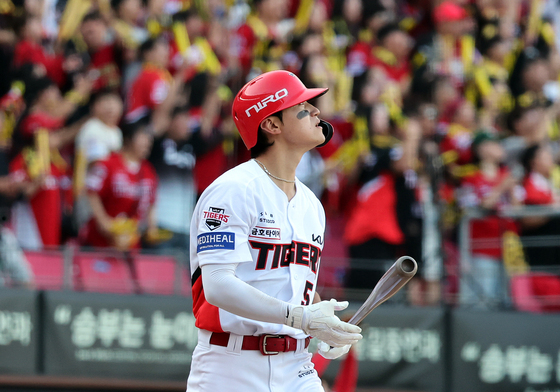 김도영, 넘어가라!