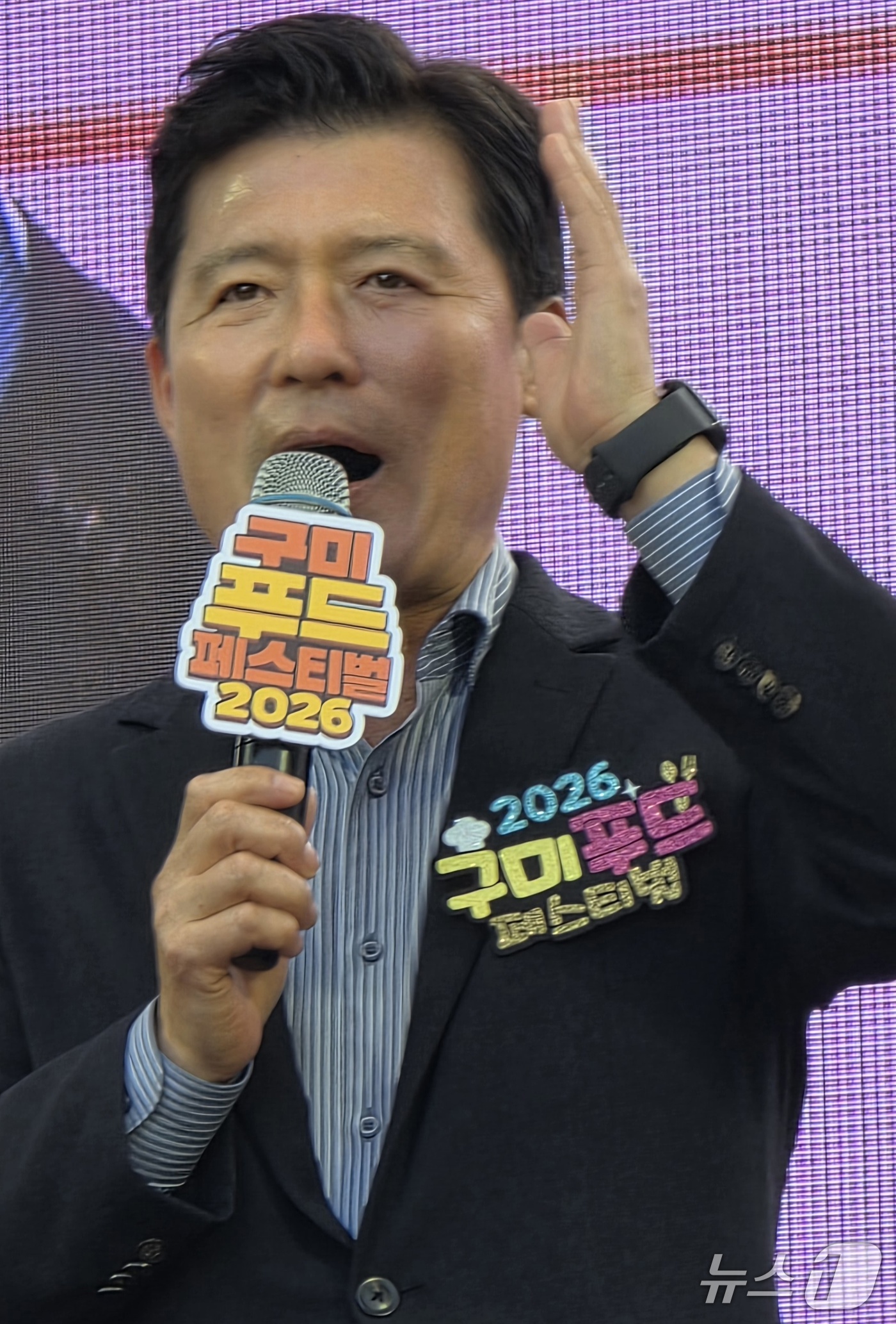 ( 구미=뉴스1) 정우용 기자 = 국민의힘 구자근 의원이 17일 경북 구미 송정맛길에서 열린 푸드페스티벌 개막식에서 인사말을 하고 있다. 2026.10.17/뉴스1