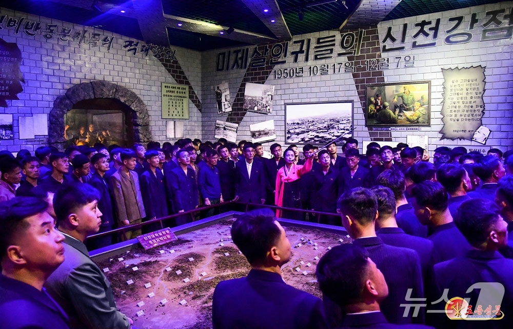 (평양 노동신문=뉴스1) = 북한 노동당 기관지 노동신문은 18일 "미제 살인귀들의 야수적 만행에 치솟는 격분을 금치 못하고 있다"라며 신천계급교양관을 조명했다. [국내에서만 사용 …
