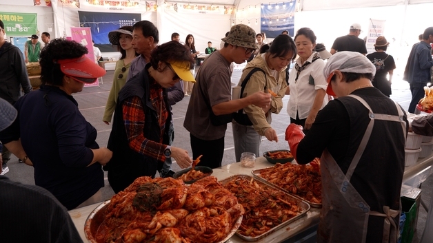 논산 강경젓갈축제 마무리…"젓갈·고구마 매력 알려"