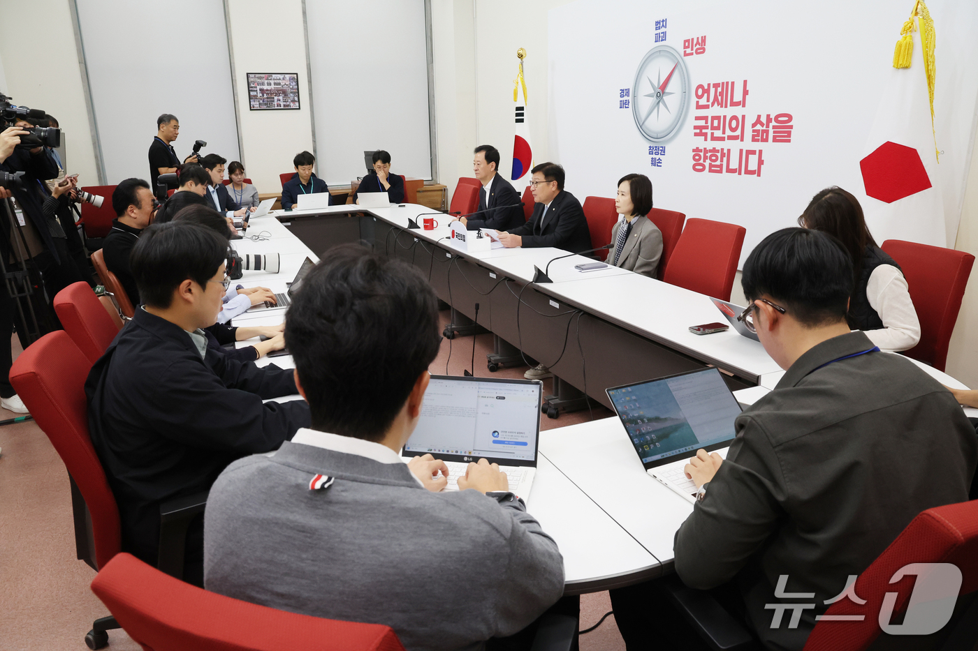 (서울=뉴스1) 황기선 기자 = 정점식 국민의힘 원내대표가 18일 오전 서울 여의도 국회에서 열린 국정감사 현안 관련 기자간담회에서 발언을 하고 있다. 2026.10.18/뉴스1