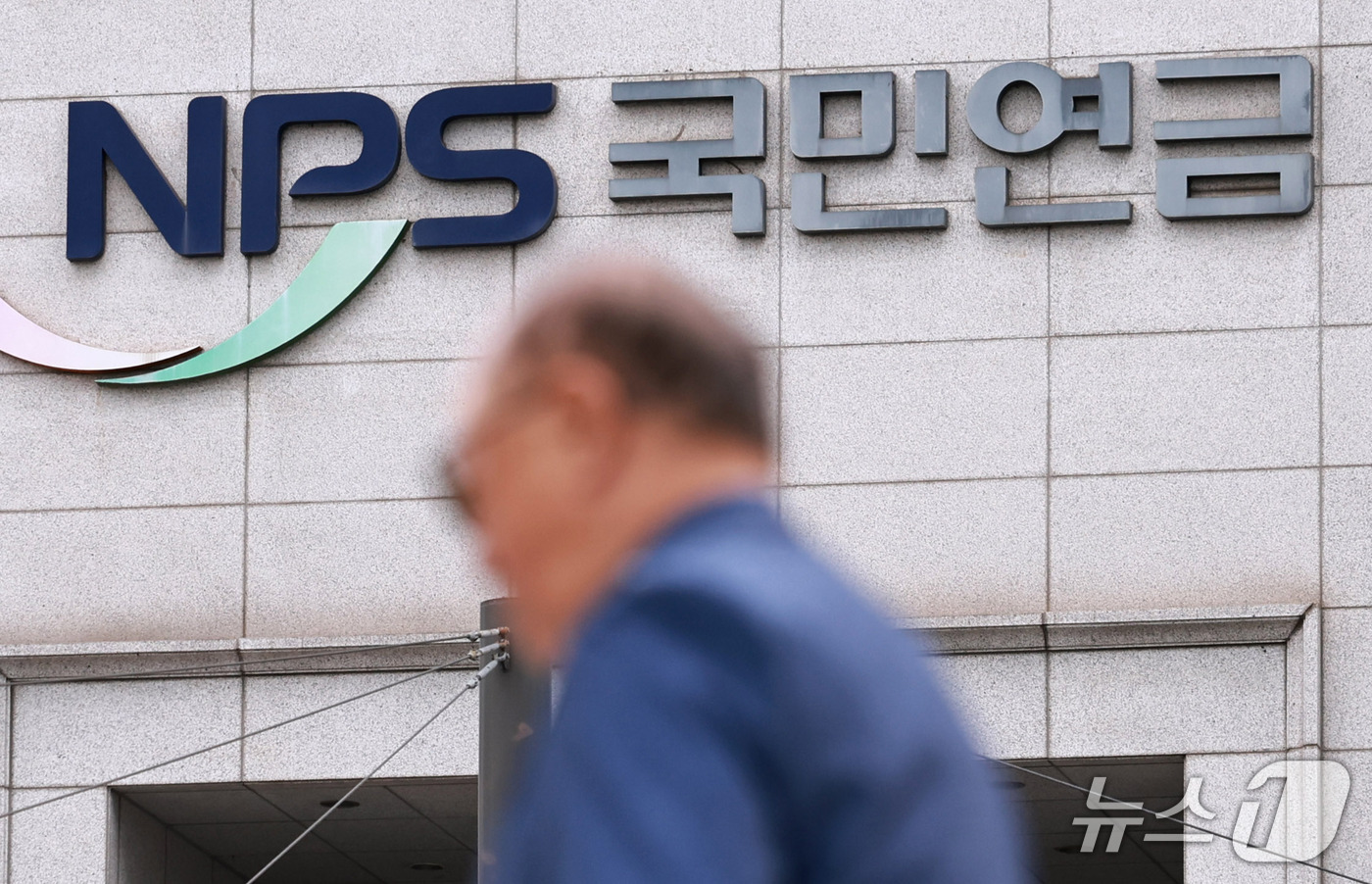 (서울=뉴스1) 구윤성 기자 = 지난 7월부터 국내 증시가 급락하면서 국민연금도 약 182조 원의 주식 평가액이 감소한 것으로 나타났다.18일 에프앤가이드에 따르면 지난 15일 기 …