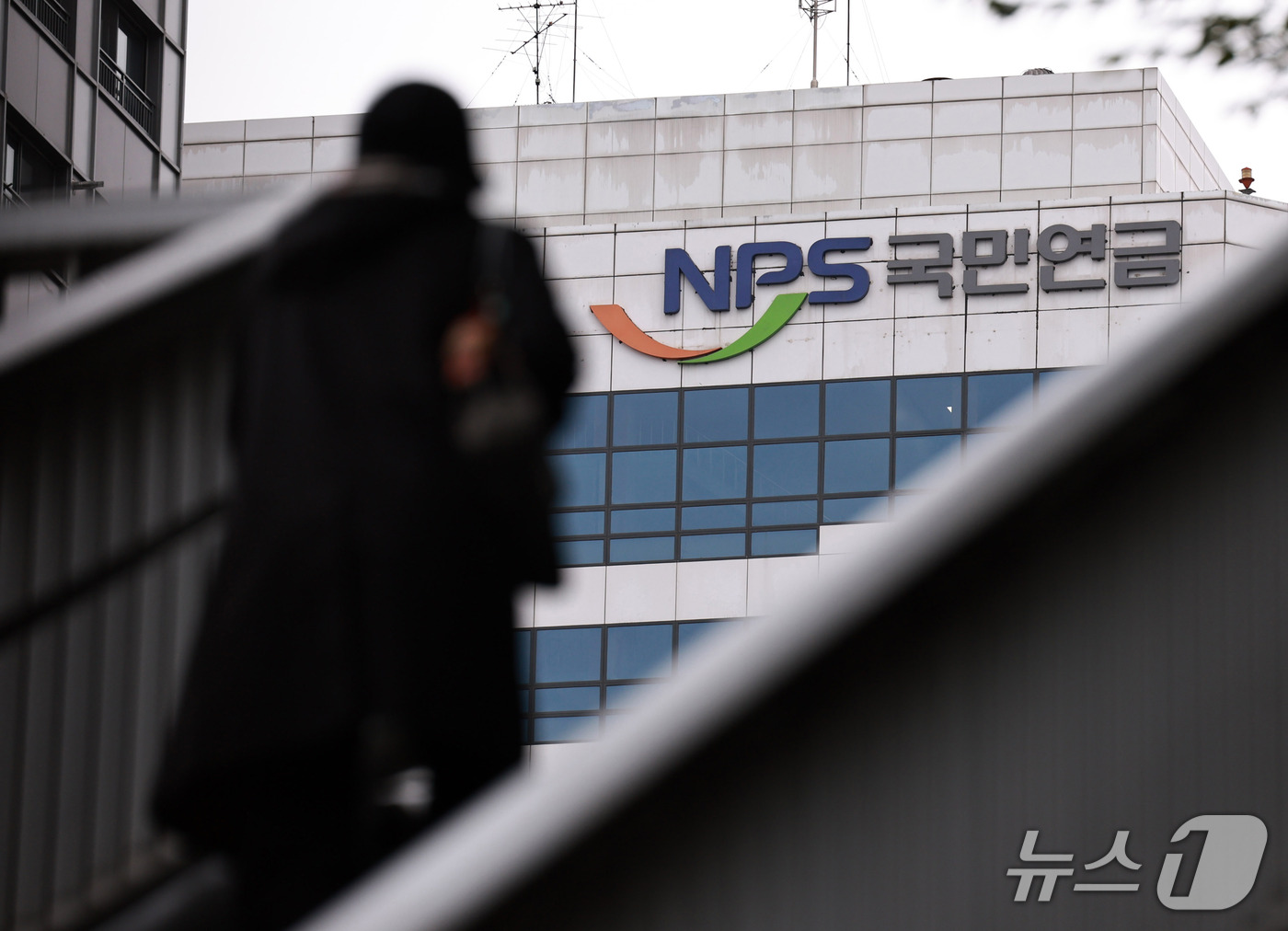 (서울=뉴스1) 구윤성 기자 = 지난 7월부터 국내 증시가 급락하면서 국민연금도 약 182조 원의 주식 평가액이 감소한 것으로 나타났다.18일 에프앤가이드에 따르면 지난 15일 기 …