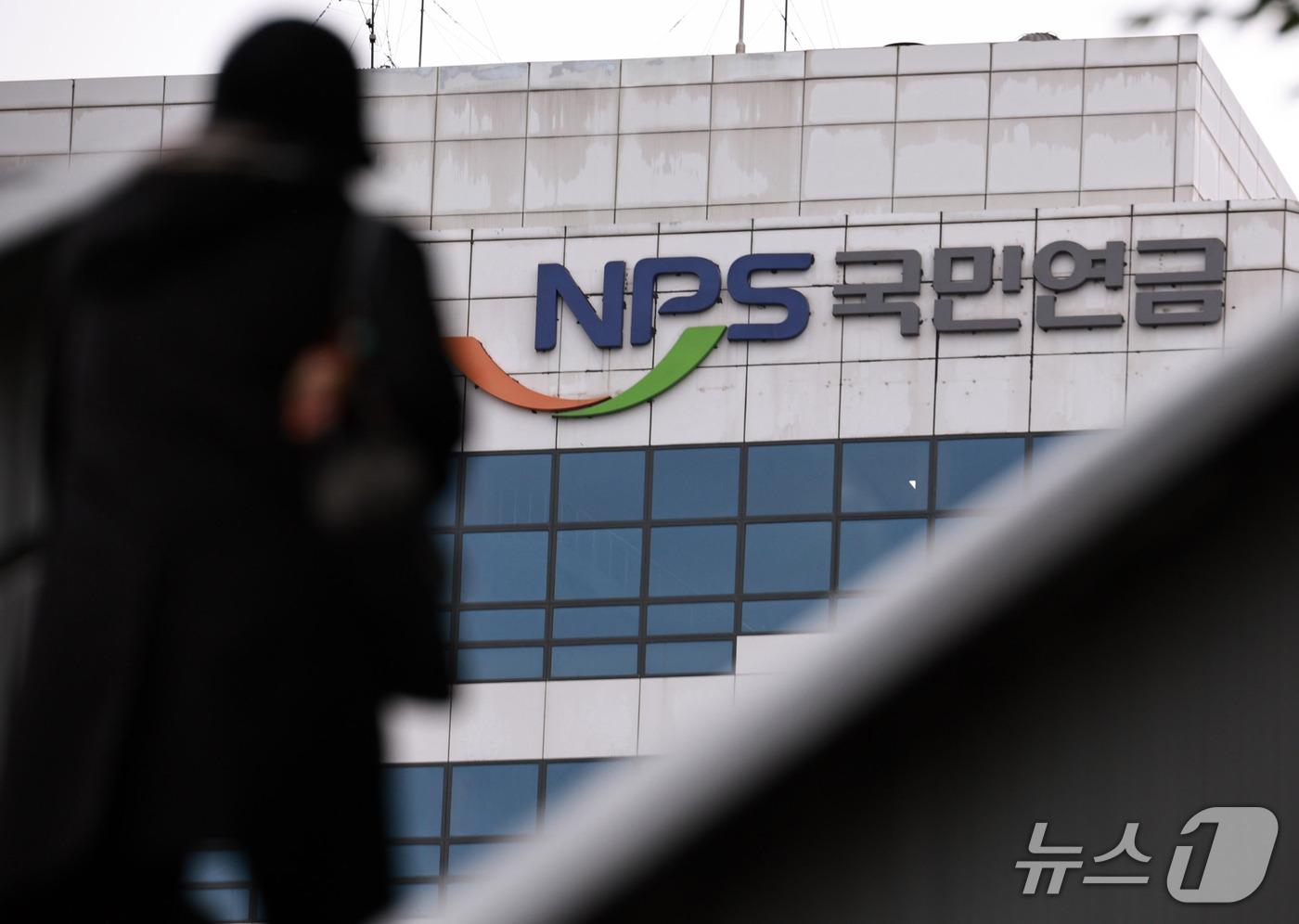 (서울=뉴스1) 구윤성 기자 = 지난 7월부터 국내 증시가 급락하면서 국민연금도 약 182조 원의 주식 평가액이 감소한 것으로 나타났다.18일 에프앤가이드에 따르면 지난 15일 기 …