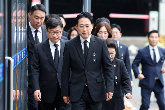 순직 소방관 빈소 조문 위해 발걸음 옮기는 장동혁 대표
