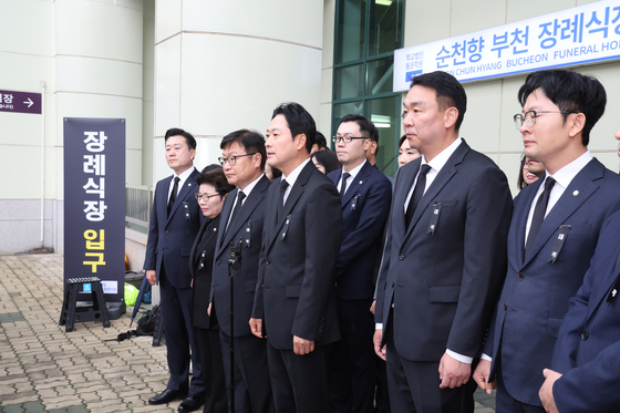 부천 공장 화재 순직 소방관 빈소 찾은 장동혁 대표