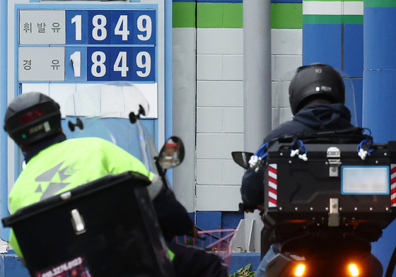전국 주유소 기름값 소폭 하락…휘발유·경유 1800원대