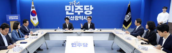김민석 "부산 민심, 시정·구정 성과에 달렸다"…기초단체장들과 간담회