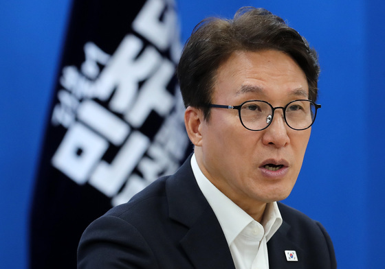 부산 기초단체장 간담회서 발언하는 김민석 대표