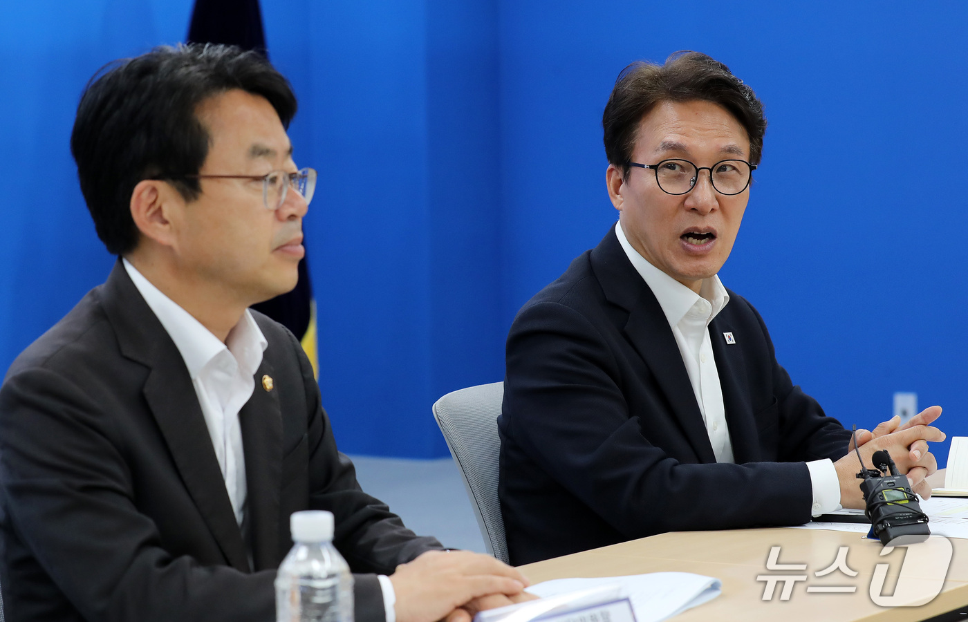 (부산=뉴스1) 윤일지 기자 = 김민석 더불어민주당 대표가 18일 부산 동구 더불어민주당 부산시당에서 열린 부산지역 기초단체장 간담회에서 발언하고 있다. 2026.10.18/뉴스1 …