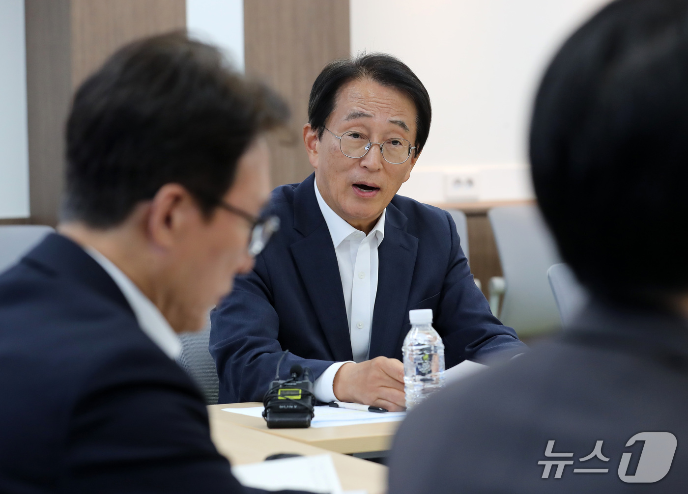 (부산=뉴스1) 윤일지 기자 = 김태석 부산 사하구청장이 18일 부산 동구 더불어민주당 부산시당에서 열린 부산지역 기초단체장 간담회에서 발언하고 있다. 2026.10.18/뉴스1