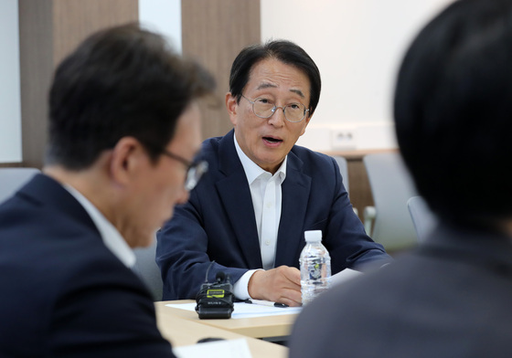 발언하는 김태석 부산 사하구청장