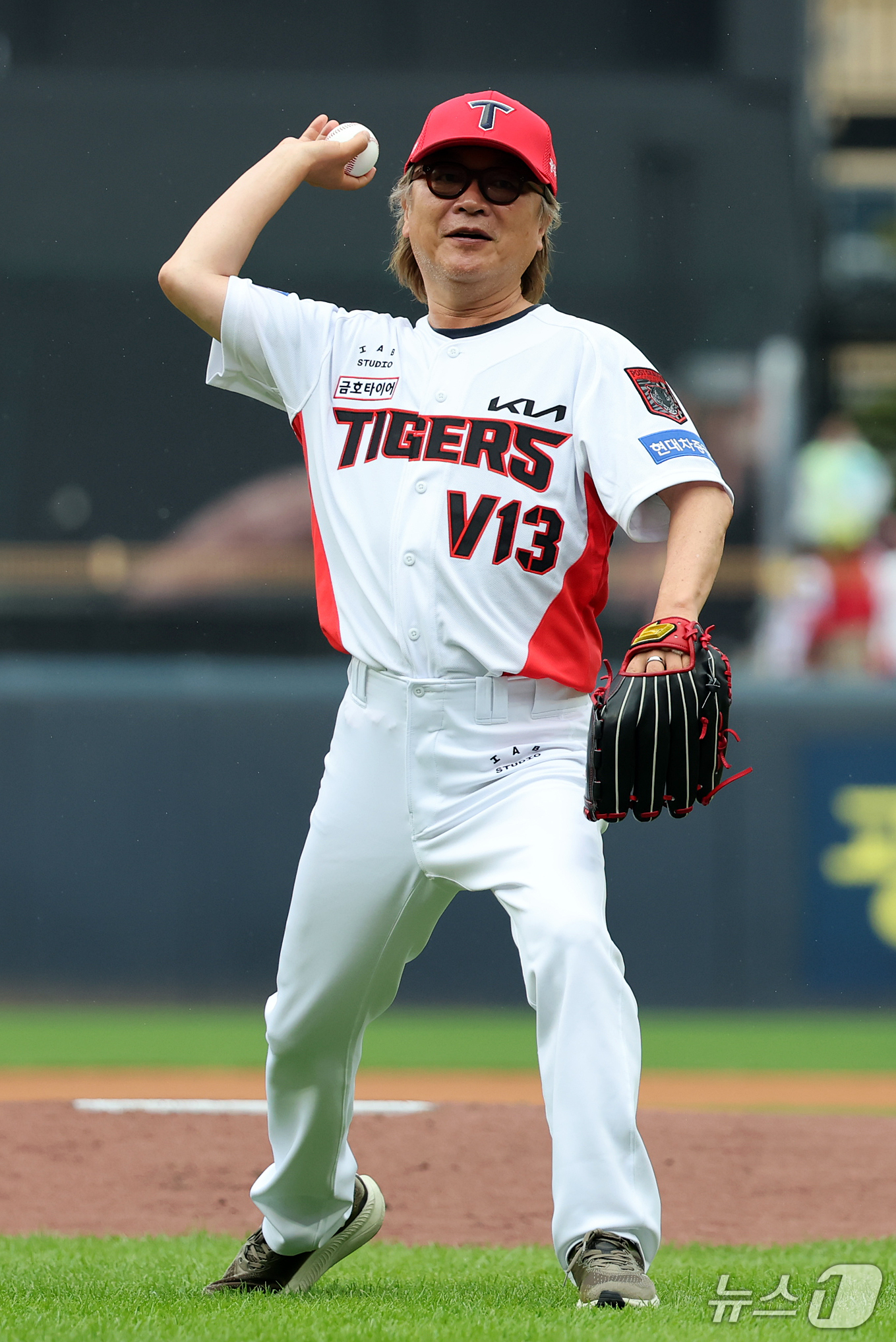 (전남광주=뉴스1) 김진환 기자 = 18일 오후 전남광주 기아챔피언스필드에서 열리는 프로야구 2026 신한 SOL KBO 포스트시즌 준플레이오프 2차전 LG 트윈스와 KIA 타이거 …
