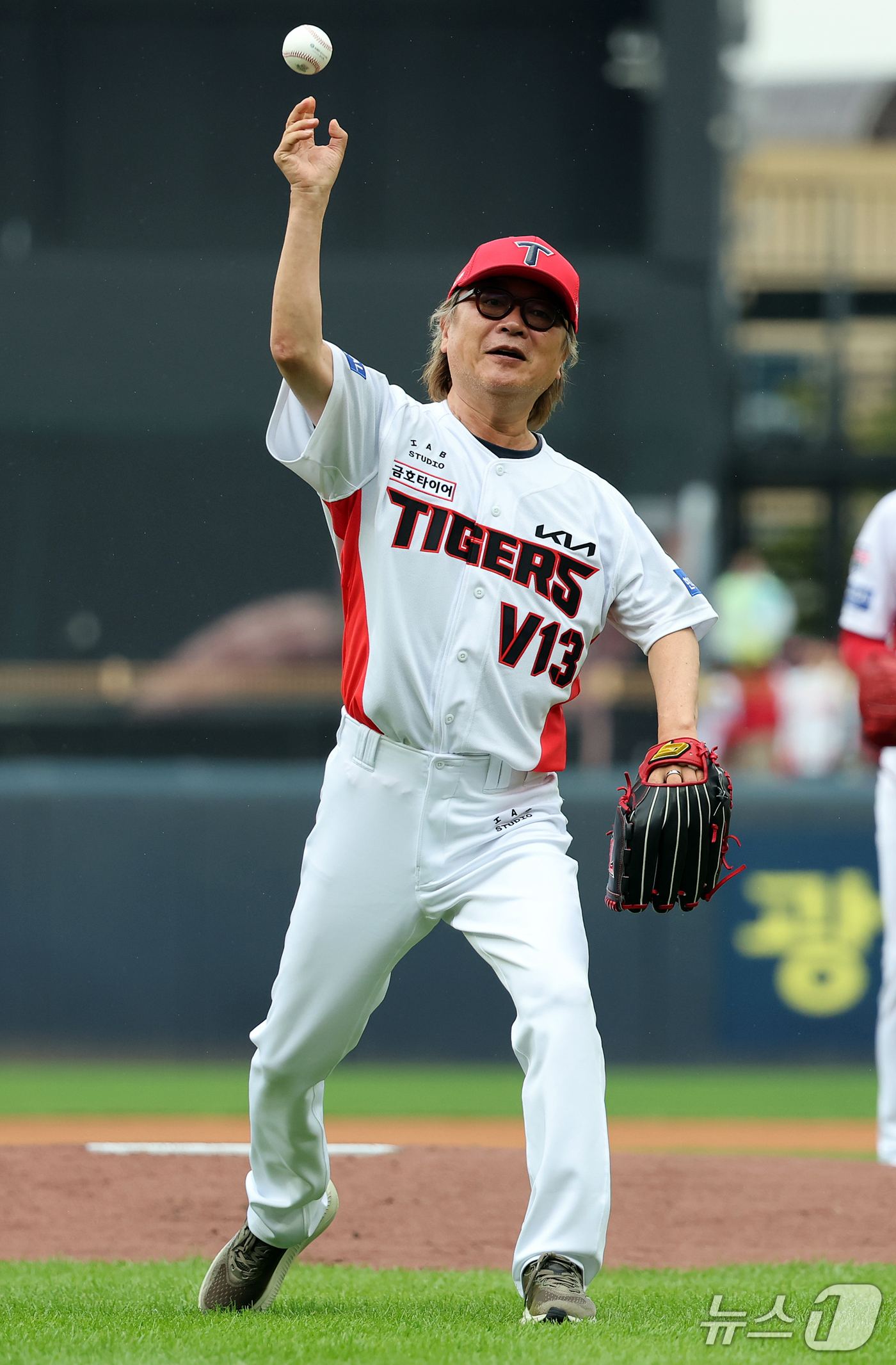 (전남광주=뉴스1) 김진환 기자 = 18일 오후 전남광주 기아챔피언스필드에서 열리는 프로야구 2026 신한 SOL KBO 포스트시즌 준플레이오프 2차전 LG 트윈스와 KIA 타이거 …