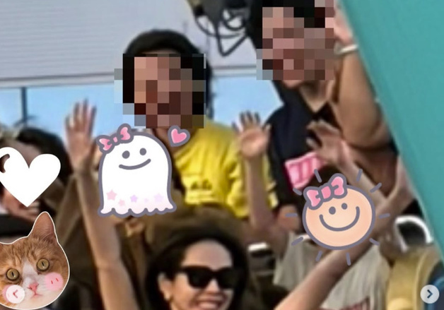 손예진, 여행 중 놀이기구 타다 양팔 번쩍 "사랑스러운 일요일"