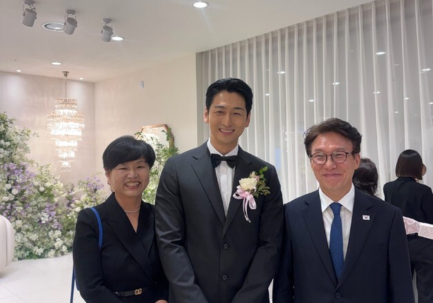 "결혼식에 가겠다"…김민석 대표, 부산 청년정치인과의 약속 지켜