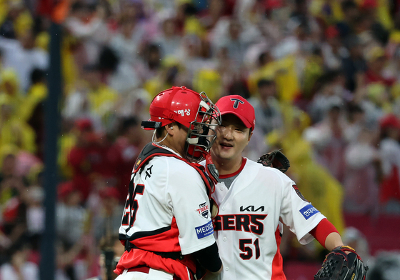 '데일리 MVP' 전상현, 마무리 짓고 미소