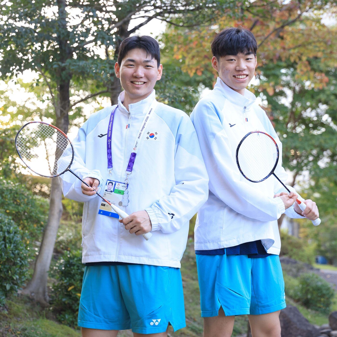 본문 이미지 - 장애인 배드민턴 국가대표 이정수(오른쪽)와 이승후가 18일 2026 아이치·나고야 아시안패러게임 선전을 다짐하고 있다. (대한장애인체육회 제공. 재판매 및 DB 금지) 