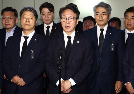 김민석, 부천 순직 소방관 조문…"소방관 안전, 국가가 빈틈없이 챙길 것"
