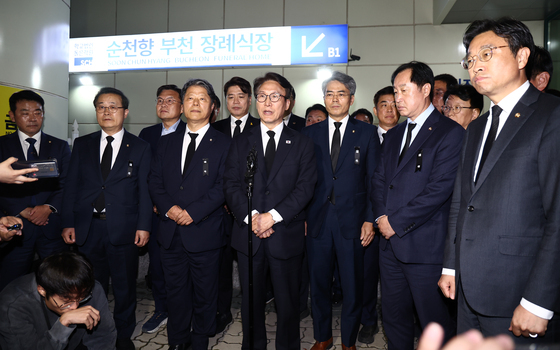 김민석 대표, 부천 도장공장 화재 순직 소방관 빈소 조문