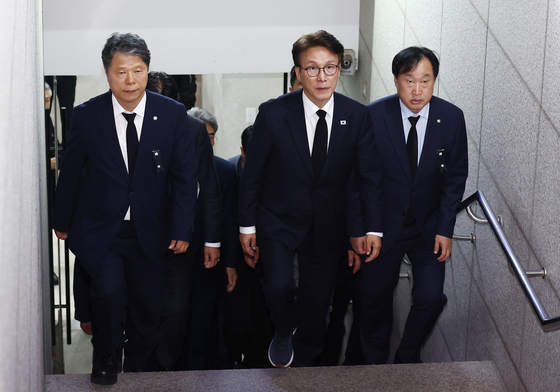 김민석 대표, 부천 도장공장 화재 순직 소방관 빈소 조문