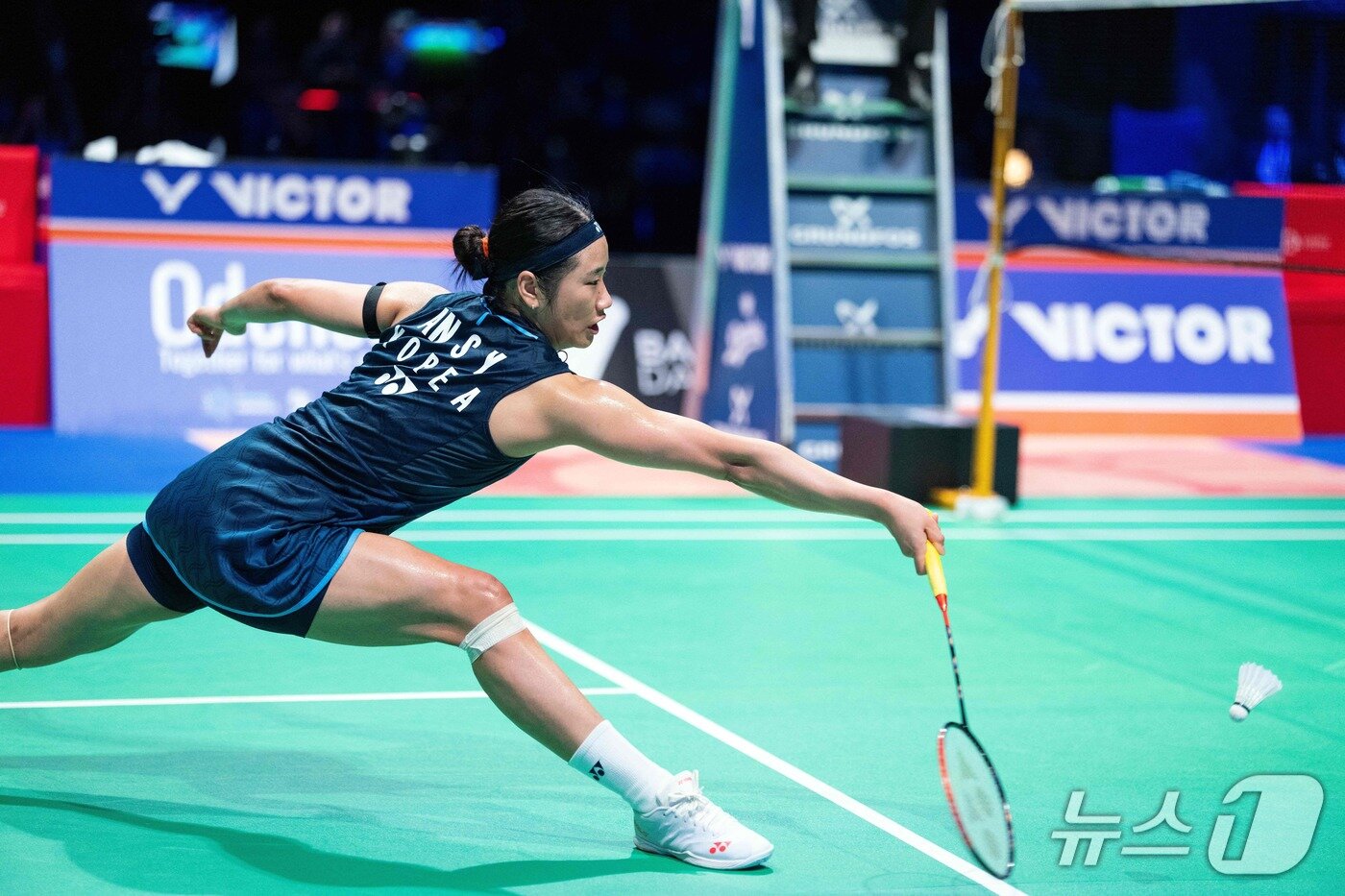 본문 이미지 - 덴마크 오픈 2연패를 달성한 안세영. ⓒ AFP=뉴스1