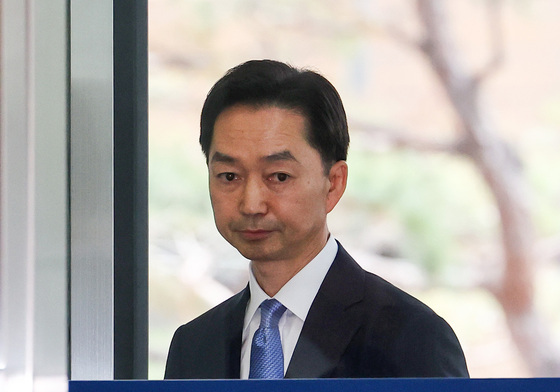 출근하는 김지용 초대 중대범죄수사청장