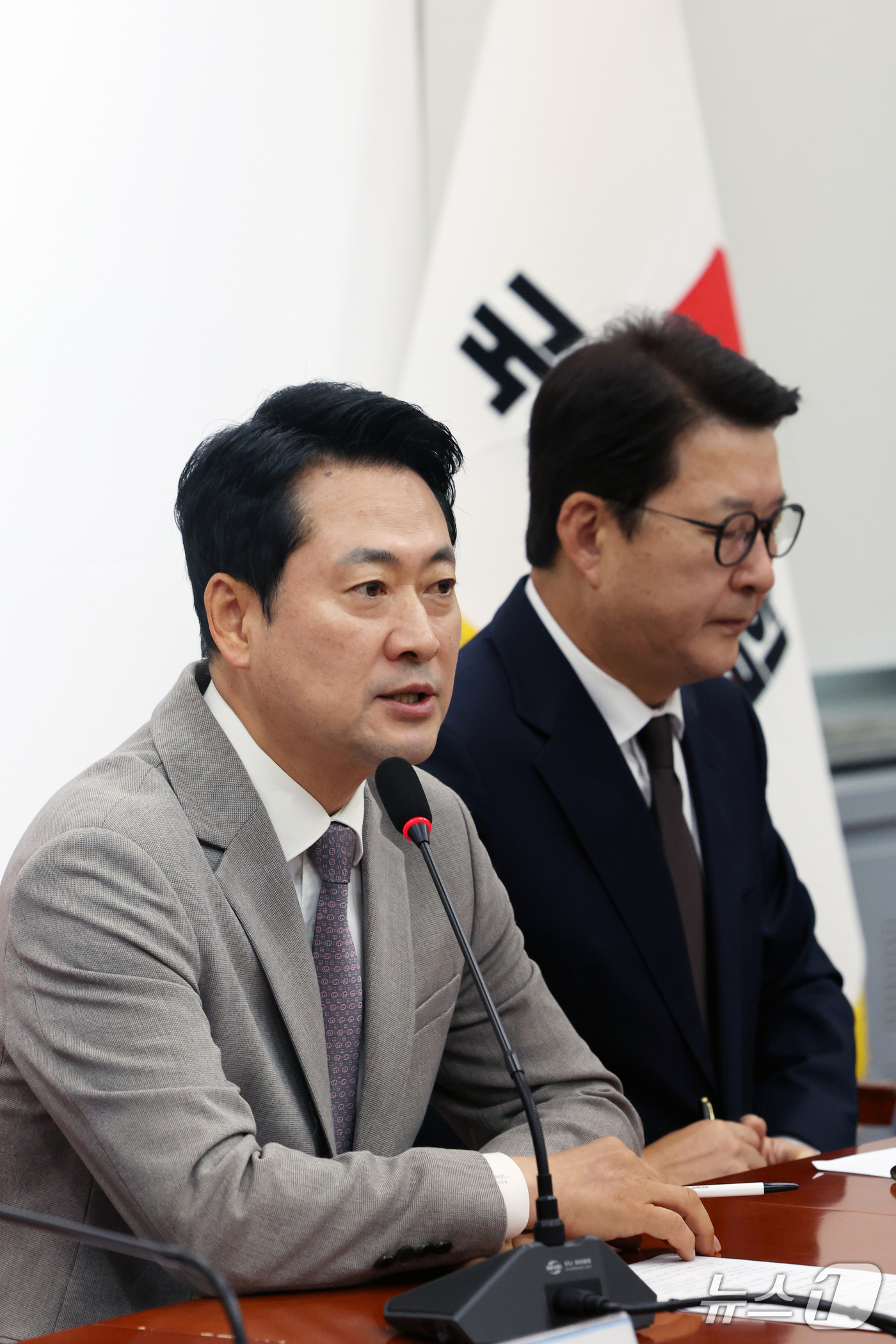 (서울=뉴스1) 황기선 기자 = 장동혁 국민의힘 대표가 19일 오전 서울 여의도 국회에서 열린 최고위원회의에서 발언을 하고 있다. 2026.10.19/뉴스1