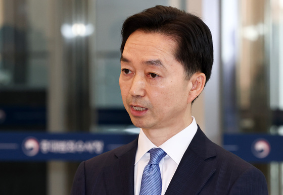 취재진 질문 답변하는 김지용 중대범죄수사청장