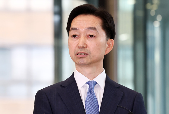 취재진 앞에 선 김지용 중수청장