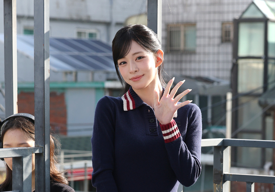 프로미스나인 이채영, 성수동 뜬 햇살