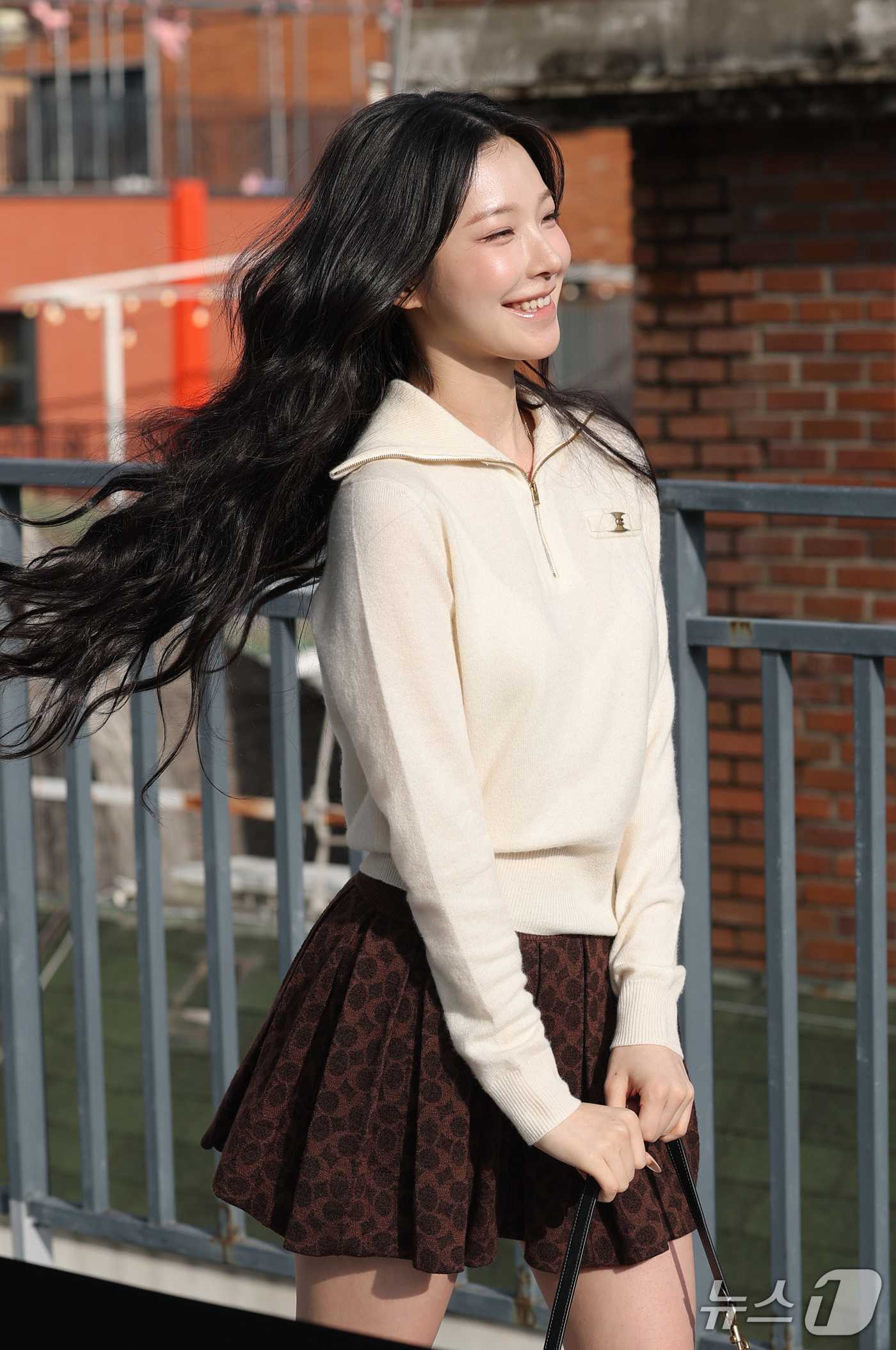 (서울=뉴스1) 권현진 기자 = 프로미스나인 백지헌이 19일 서울 성동구 성수동 무신사스페이스 서울숲에서 열린 ‘코치 LIVE YOUR STORY 팝업 스토어 오픈 기념 포토콜’에 …