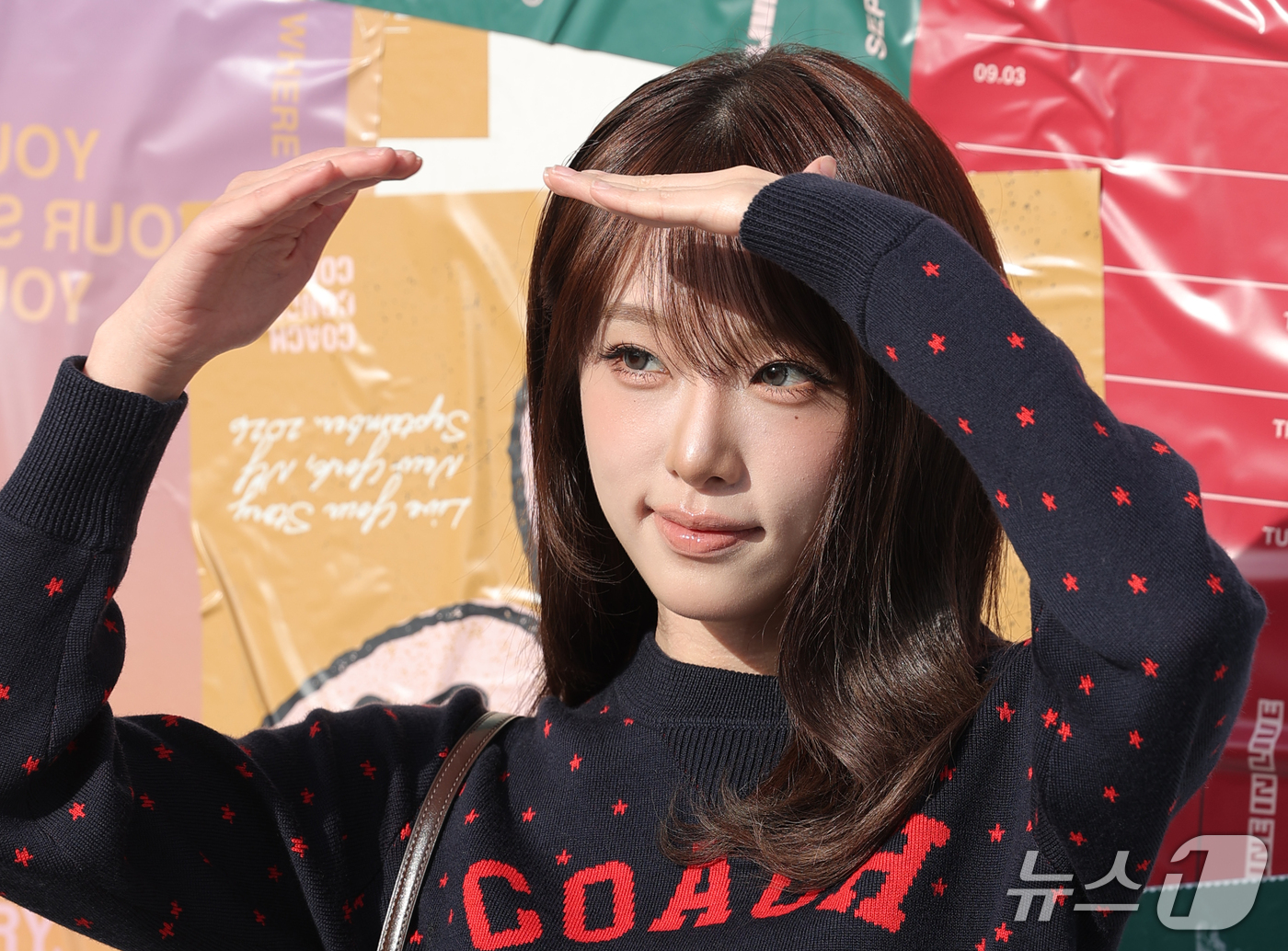 (서울=뉴스1) 권현진 기자 = 가수 최예나가 19일 서울 성동구 성수동 무신사스페이스 서울숲에서 열린 ‘코치 LIVE YOUR STORY 팝업 스토어 오픈 기념 포토콜’에 참석해 …