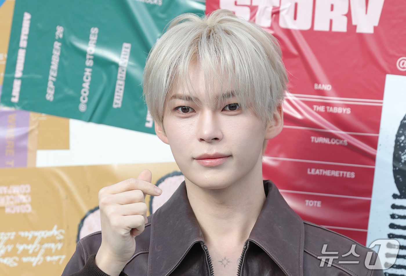 (서울=뉴스1) 권현진 기자 = 제로베이스원 성한빈이 19일 서울 성동구 성수동 무신사스페이스 서울숲에서 열린 ‘코치 LIVE YOUR STORY 팝업 스토어 오픈 기념 포토콜’에 …