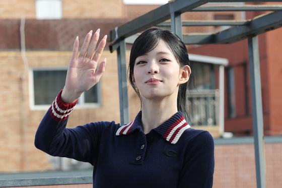 이채영, 예쁜 손 인사