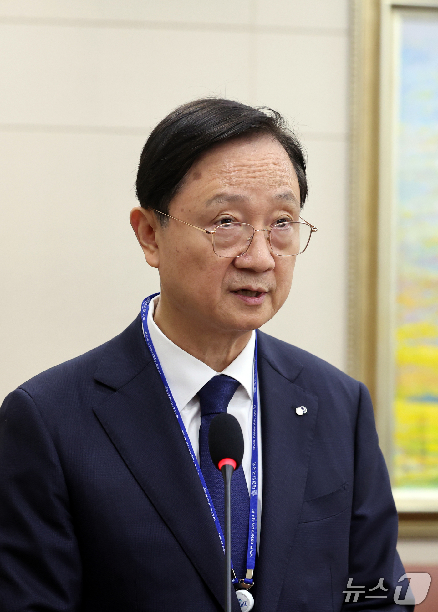 (서울=뉴스1) 황기선 기자 = 이찬진 금융감독원장이 19일 서울 여의도 국회 정무위원회에서 열린 금융감독원 등에 대한 국정감사에서 업무보고를 하고 있다.  2026.10.19/뉴 …