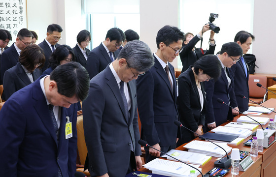 [국감] 고 김진석 소방위 추모하는 국정감사 증인들