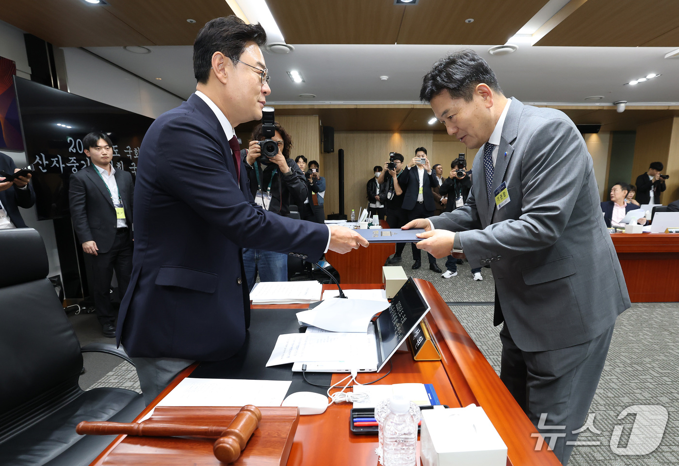 (대구=뉴스1) 공정식 기자 = 홍의락 한국가스공사 사장이 19일 대구 동구 한국가스공사 본사에서 열린 2026년도 국회 산자중기위원회의 한국가스공사, 한국석유공사, 강원랜드, 대 …