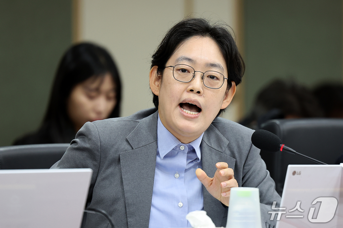(대구=뉴스1) 공정식 기자 = 조지연 국민의힘 의원이 19일 대구 동구 한국가스공사 본사에서 열린 2026년도 국회 산자중기위원회의 한국가스공사, 한국석유공사, 강원랜드, 대한석 …