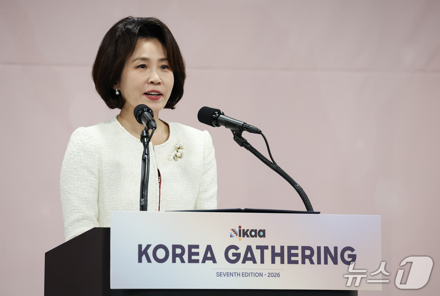 (서울=뉴스1) 이재명 기자 = 김혜경 여사가 19일 서울 강남구 코엑스에서 열린 세계한인입양인협회(IKAA) 개더링 한국대회 개회식에서 축사를 하고 있다. (청와대통신사진기자단) …