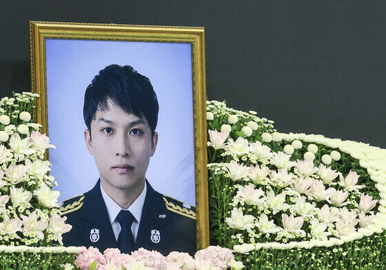 김진석 소방위 영결식서 분향하는 추미애