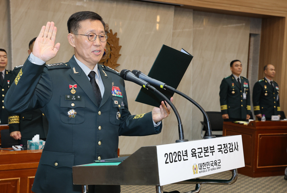 [국감] 증인 선서하는 김규하 육군 참모총장