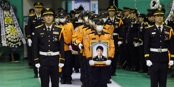순직 김진석 소방위 발인 엄수