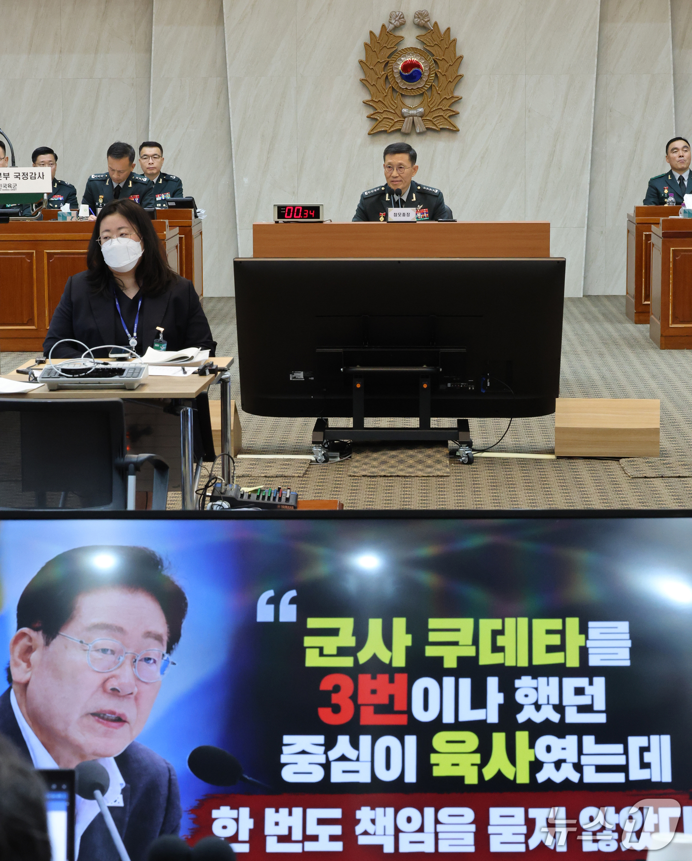 (대전=뉴스1) 김기태 기자 = 김규하 육군 참모총장이 19일 충남 계룡대에서 열린 국회 국방위원회의 육군본부에 대한 국정감사에서 질의에 답변하고 있다. 2026.10.19/뉴스1 …