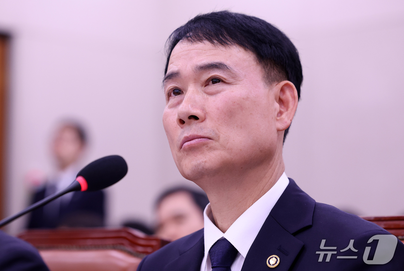(서울=뉴스1) 김성진 기자 = 하만식 해양경찰청장이 19일 서울 여의도 국회에서 열린 농림축산식품해양수산위원회의 해양경찰청 등에 대한 국정감사에서  의원 질의를 듣고 있다. 20 …