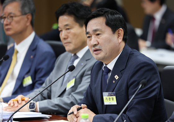 강원랜드 사장 '정치 활동·자격' 공방…홍의락 "당적 보유"