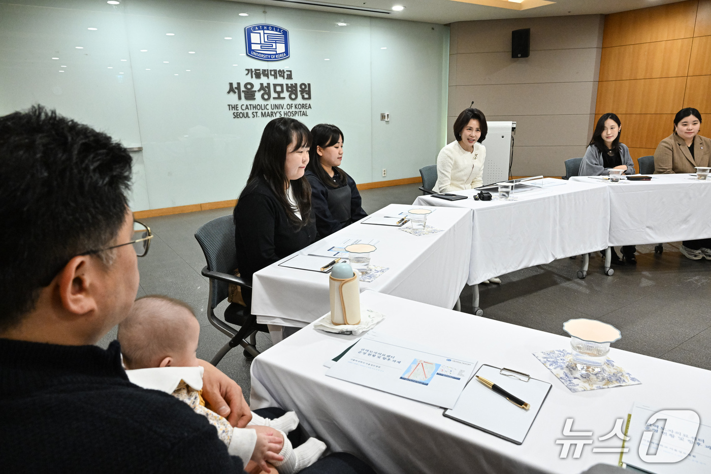 (서울=뉴스1) 이재명 기자 = 김혜경 여사가 19일 서울 서초구 서울성모병원 권역모자의료센터에서 열린 간담회에서 발언을 하고 있다. (청와대통신사진기자단) 2026.10.19/뉴 …