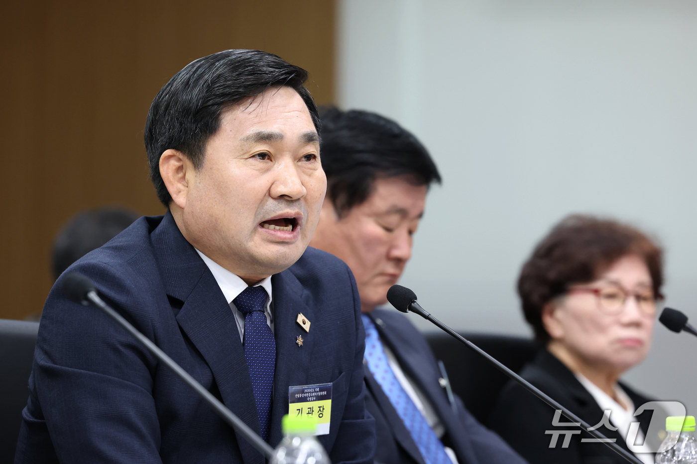 (대구=뉴스1) 공정식 기자 = 김도균 강원랜드 대표가 19일 대구 동구 한국가스공사 본사에서 열린 2026년도 국회 산자중기위원회의 8개 공공기관에 대한 국정감사에서 의원 질의에 …