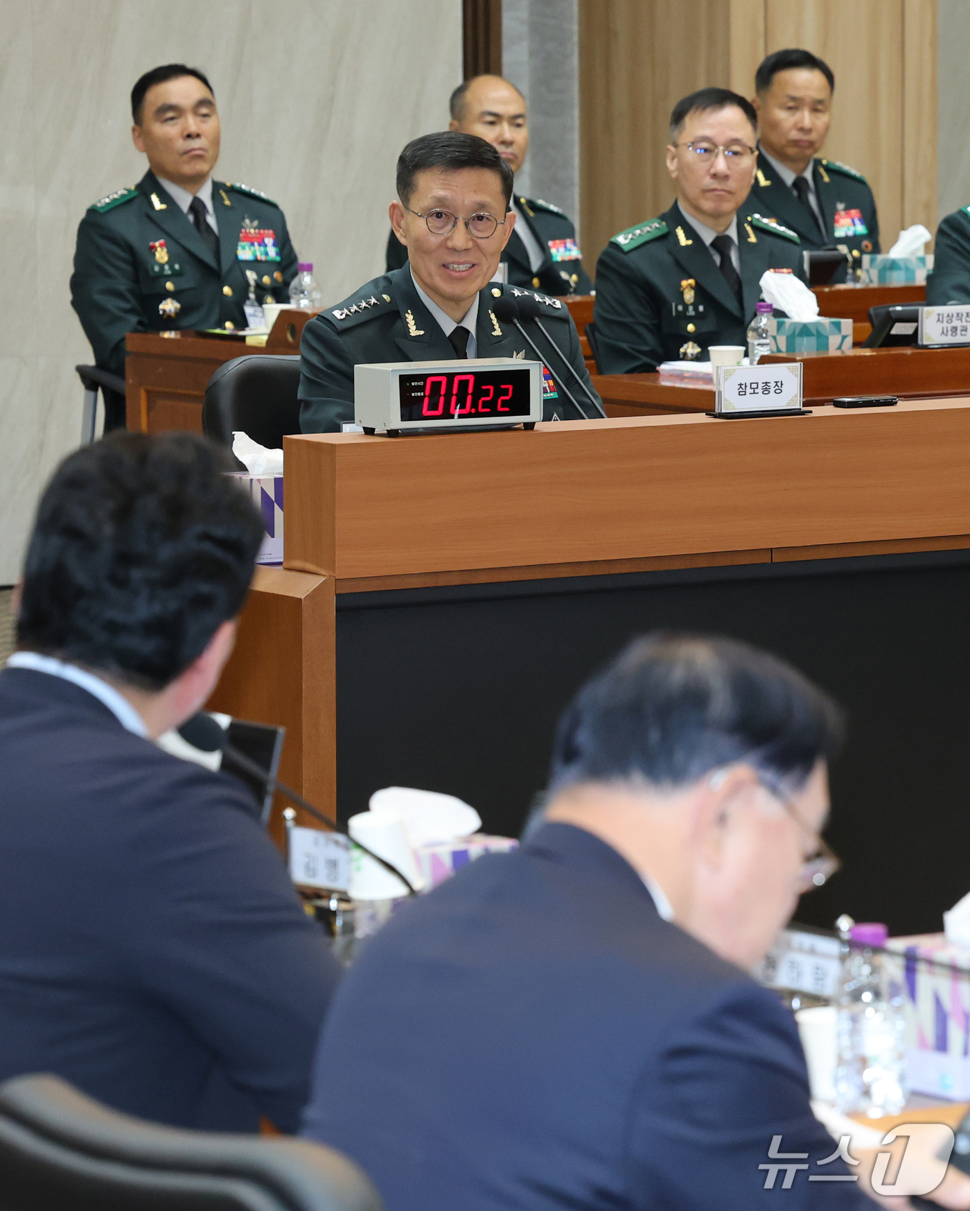 (대전=뉴스1) 김기태 기자 = 김규하 육군 참모총장이 19일 충남 계룡대에서 열린 국회 국방위원회의 육군본부에 대한 국정감사에서 질의에 답변하고 있다. 2026.10.19/뉴스1 …