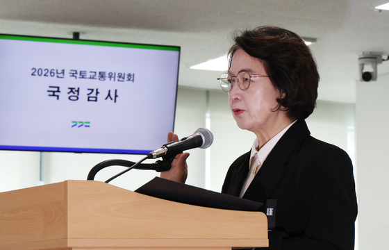 '재정 위기'부터 '재정 빨대' 논란까지…추미애 첫 국감 난타전